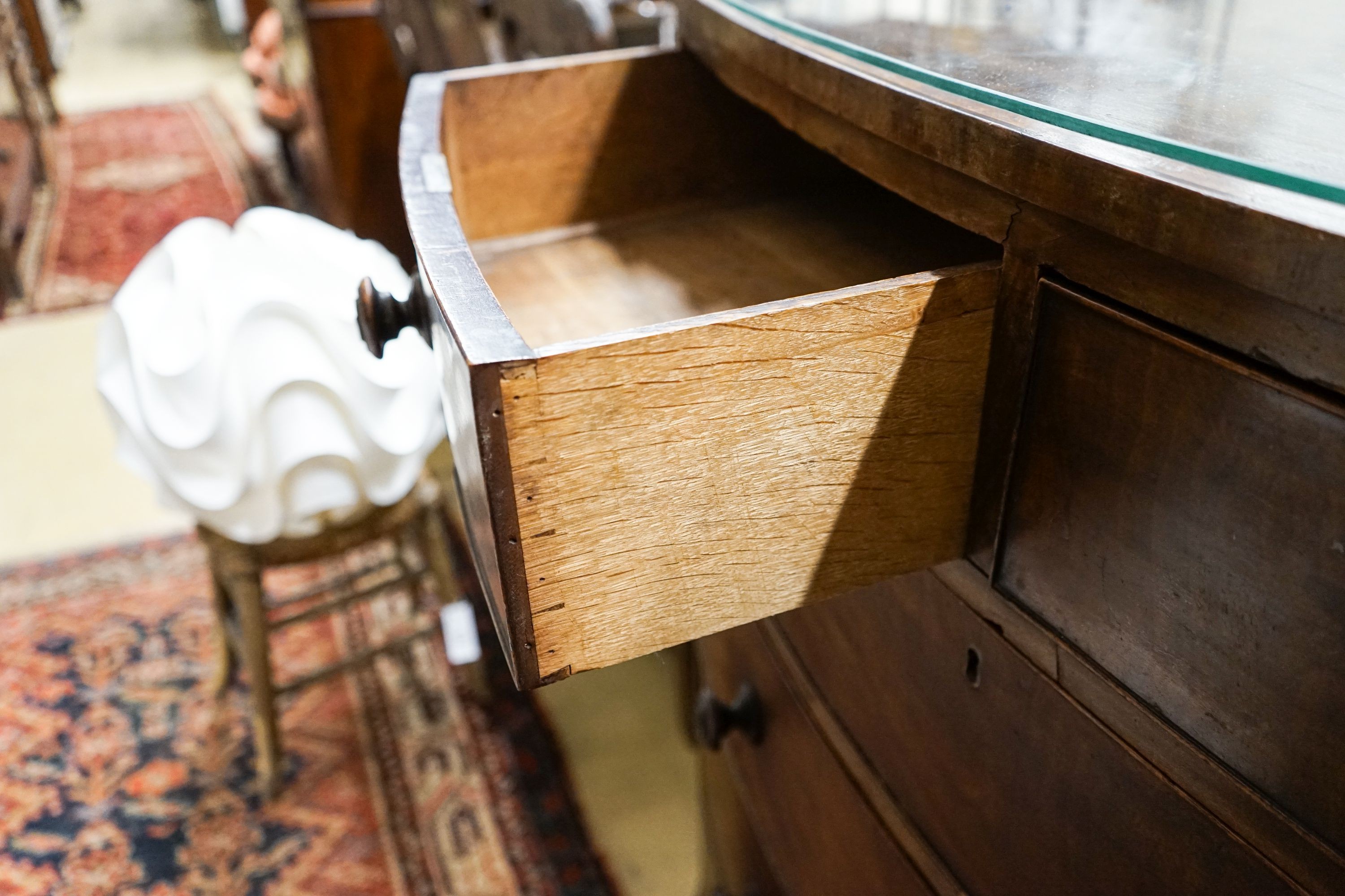 A Regency mahogany bowfront chest, width 104cm, depth 54cm, height 105cm